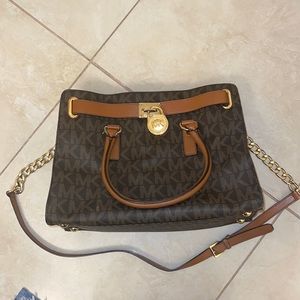 Woman’s Michael Kors pocketbook